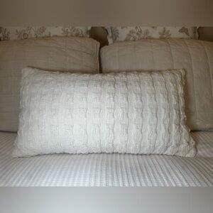 Scott Living Elegant Ivory/Cream Textured Lumbar Throw Pillow